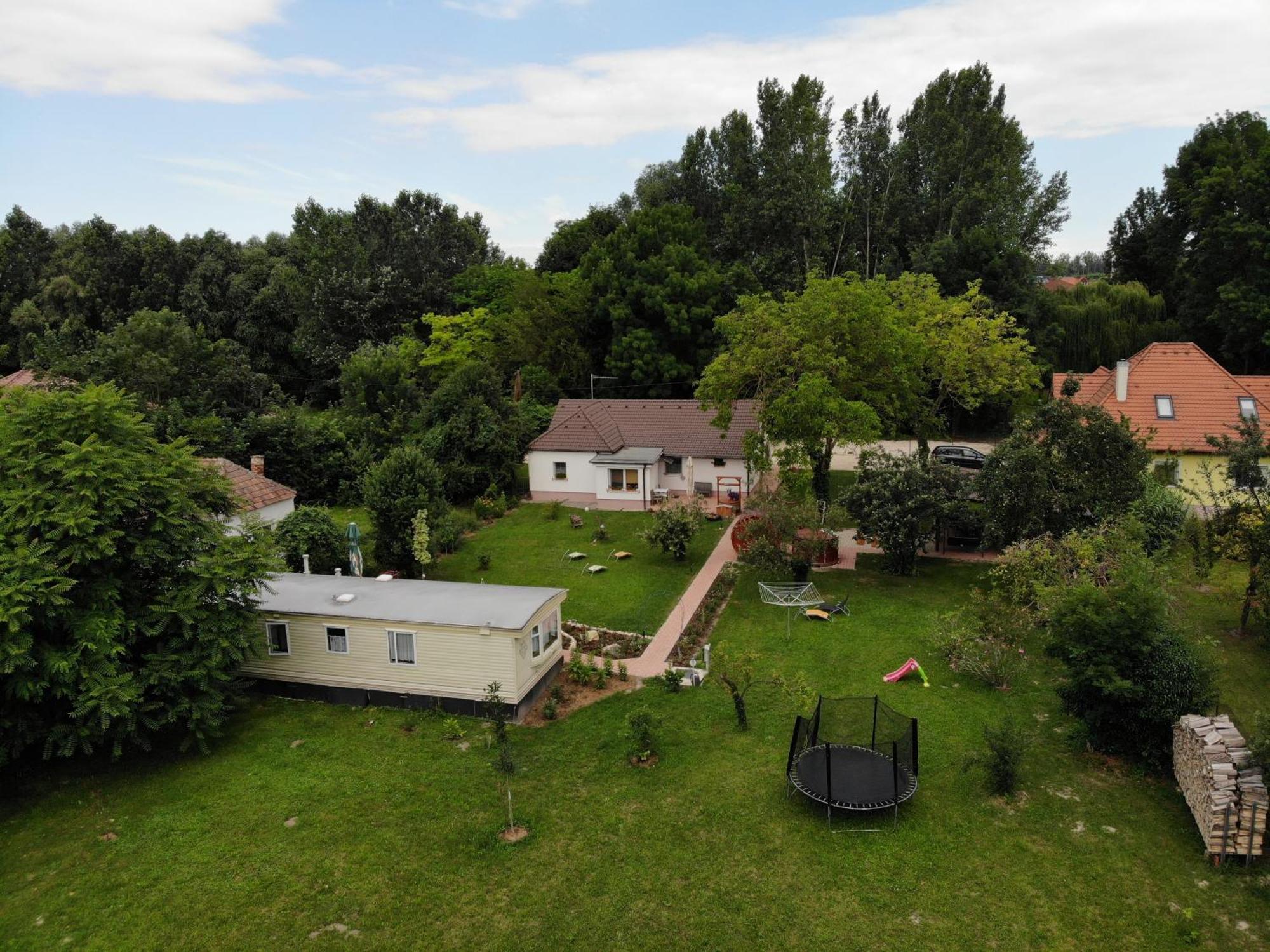 Hidlab Apartman Kimle Exterior foto